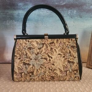 Vintage 50s Dover Kiss Lock Floral Tapestry Granny Frame Bag.